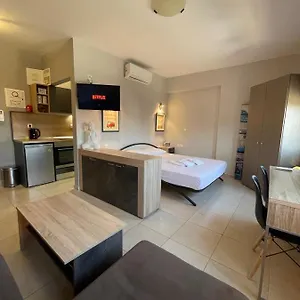 https://q-luxury-rooms-perea-center.hotelschalkidiki.net